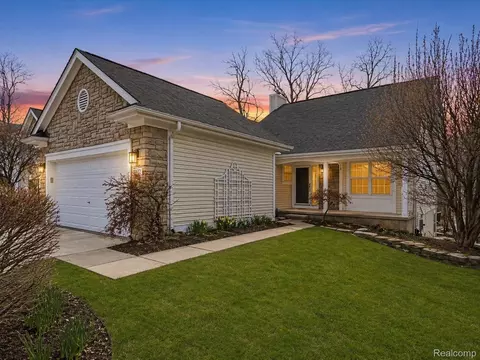 6573 Summit Ridge Ct, Independence, MI 48346