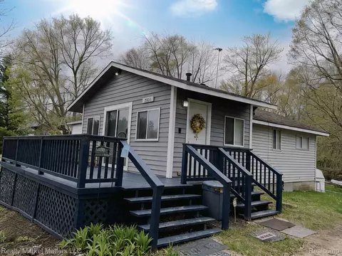 2543 Henry Rd, Oregon, MI 48446