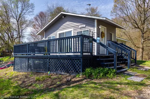 2543 Henry Rd, Oregon, MI 48446