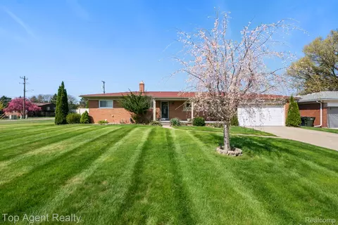 38011 Medville Dr, Sterling Heights, MI 48312