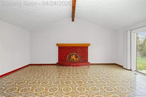 Living - 16129 Cambell Dr, Macomb, MI 48044 photo 6 of 8