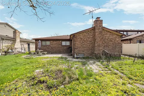 Exterior - 16129 Cambell Dr, Macomb, MI 48044 photo 5 of 7