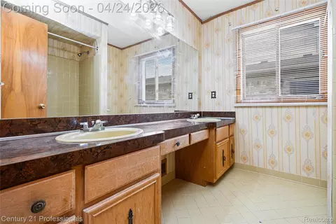 Bath - 16129 Cambell Dr, Macomb, MI 48044 photo 2 of 4