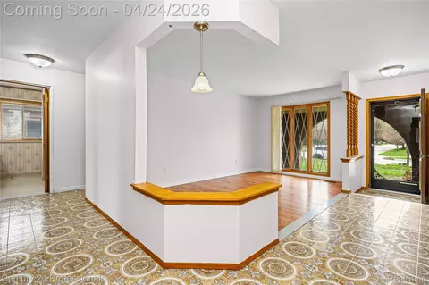 Living - 16129 Cambell Dr, Macomb, MI 48044 photo 4 of 8