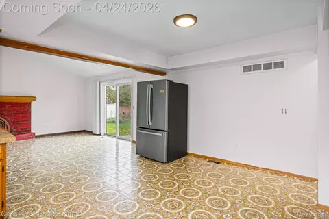 Living - 16129 Cambell Dr, Macomb, MI 48044 photo 5 of 8