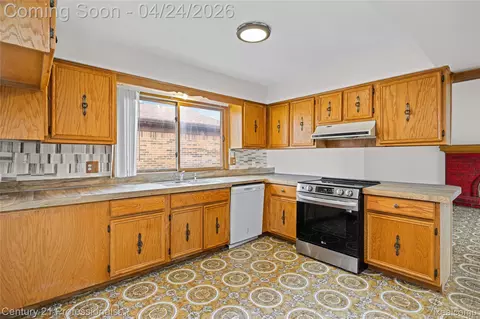 Kitchen - 16129 Cambell Dr, Macomb, MI 48044 photo 1 of 4