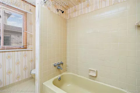 Bath - 16129 Cambell Dr, Macomb, MI 48044 photo 3 of 4