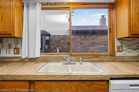 Kitchen - 16129 Cambell Dr, Macomb, MI 48044 photo 3 of 4