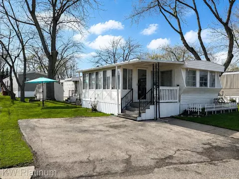 50 Mack Ave #71, Marysville, MI 48040