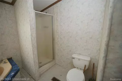 Bath - 29515 Charles St, Romulus, MI 48174 photo 2 of 3