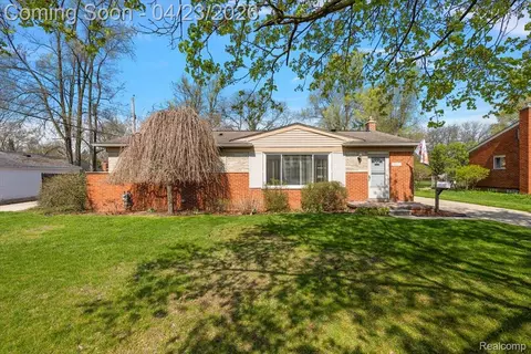 19323 Ingram St, Livonia, MI 48152