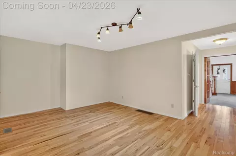 Living - 306 S Main St, Vassar, MI 48768 photo 4 of 5