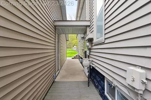 Entry Way - 306 S Main St, Vassar, MI 48768 photo 3 of 3