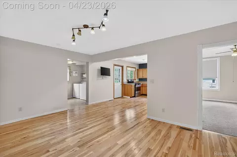 Living - 306 S Main St, Vassar, MI 48768 photo 5 of 5