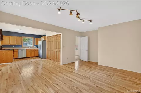 Living - 306 S Main St, Vassar, MI 48768 photo 3 of 5