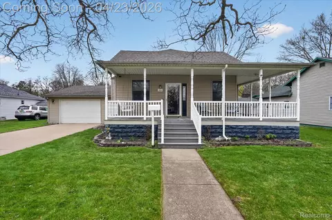 306 S Main St, Vassar, MI 48768