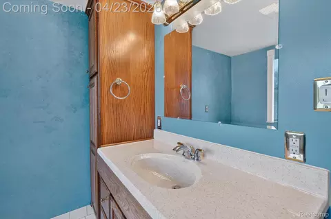 Bath - 306 S Main St, Vassar, MI 48768 photo 4 of 4