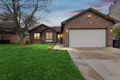 46902 Amberwood Dr, Shelby Township, MI 48317