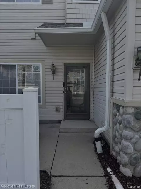 26654 Kirkway Cir, Woodhaven, MI 48183