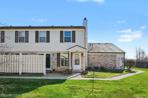 1516 S Dover Hl S #23, Walled Lake, MI 48390