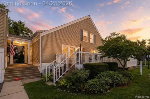 21256 E Glen Haven Cir, Northville, MI 48167