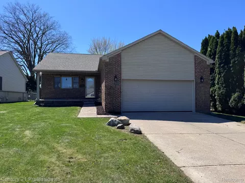 31495 Cambridge St, Garden City, MI 48135