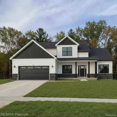 13195 Westwinds Dr, Fenton, MI 48451