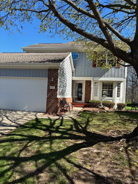 41532 Belden Cir, Novi, MI 48377