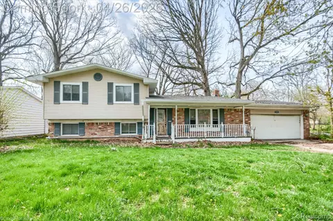 1173 Pickwick Pl, Flint, MI 48507