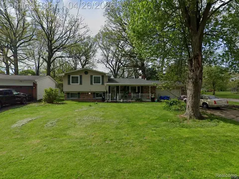 1173 Pickwick Pl, Flint, MI 48507