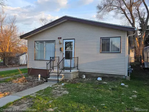 23 Hillsmont Ave, Pontiac, MI 48341