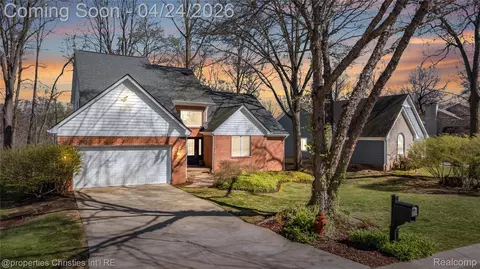 3160 W Ridge Ct, Commerce, MI 48390