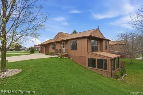 11832 Lexington Dr #4, Green Oak, MI 48178