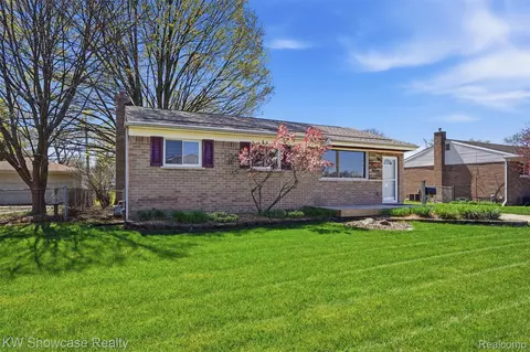 31167 Maplewood St, Garden City, MI 48135