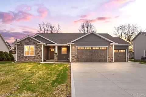 12095 Country Run Dr, Birch Run, MI 48415