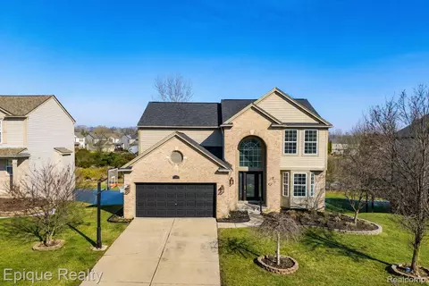 7858 Turrillium Ln, Waterford, MI 48327