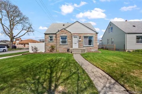 13750 Kingston St, Oak Park, MI 48237