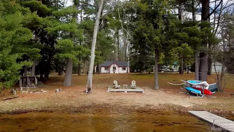 5089 Cottage Dr Se Dr SE, Orange, MI 49646
