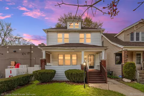 1405 Lakepointe St, Grosse Pointe Park, MI 48230