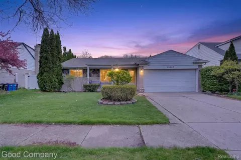 20307 Edmunton St, Saint Clair Shores, MI 48080
