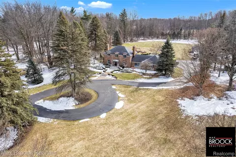 28351 W 14 Mile Rd, Farmington Hills, MI 48334