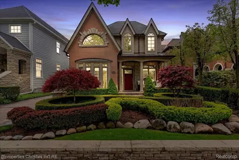 517 W Frank St, Birmingham, MI 48009