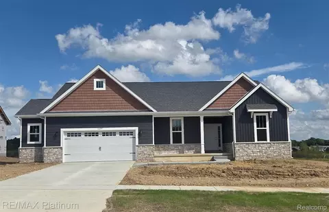 13295 Westwinds Dr, Fenton, MI 48451