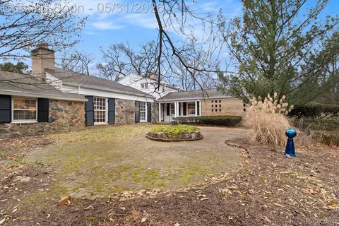 26580 Wellington Rd, Franklin, MI 48025