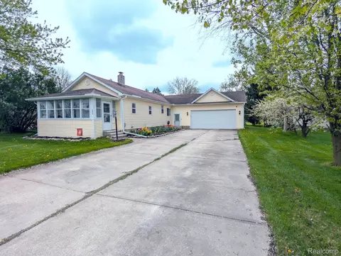 2278 Chapin St, Grand Blanc, MI 48439
