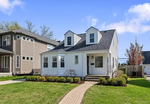 920 Hazel St, Birmingham, MI 48009
