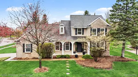 3692 Sunnyside Ct, Oakland, MI 48306