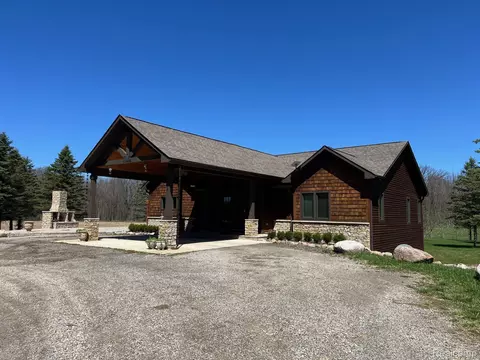 5785 Baldwin Rd, Oxford, MI 48371