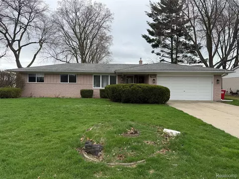 37572 Via Rosalie St, Clinton Township, MI 48036