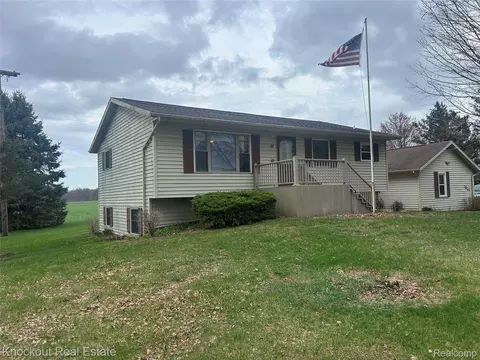 7631 Vassar Rd, Millington, MI 48746